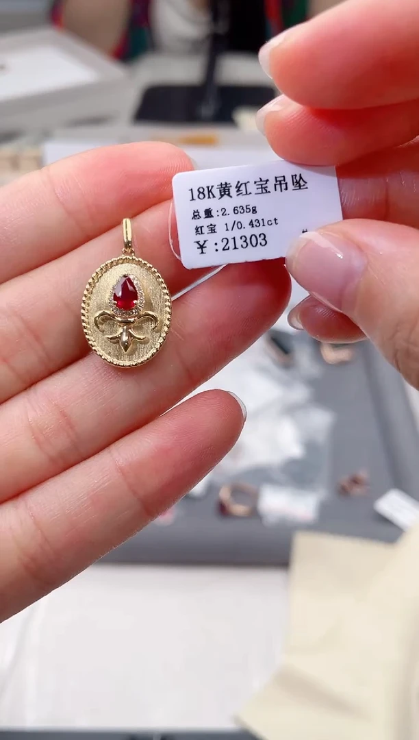 18K金镶嵌颈饰红宝石高货