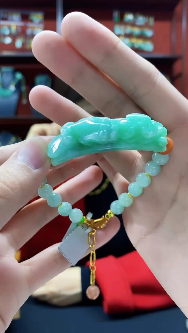 颈饰未镶嵌翡翠手串