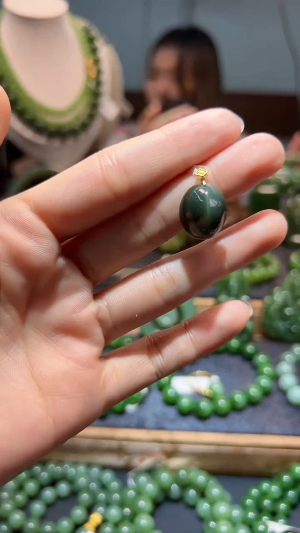 和田玉（碧玉）18K金镶嵌颈饰1