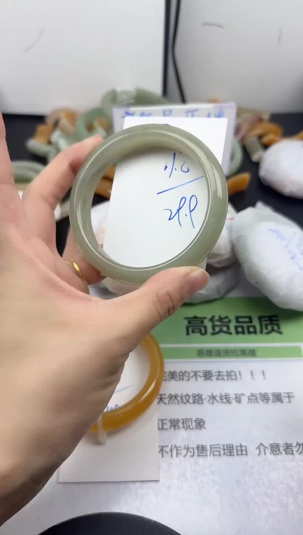 未镶嵌手镯石英质玉7/60-62