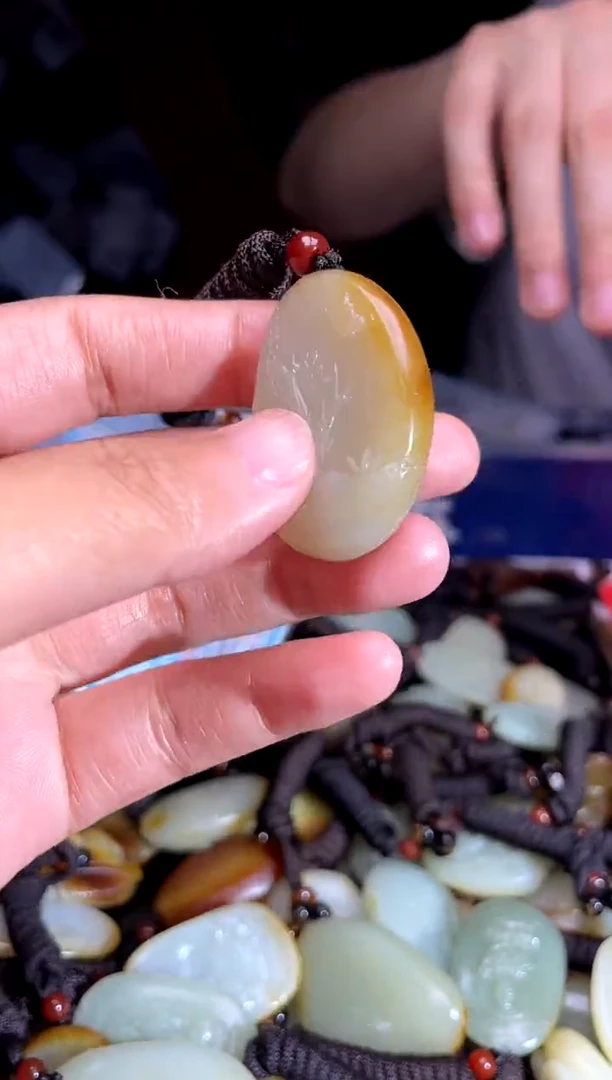 和田玉未镶嵌挂件1