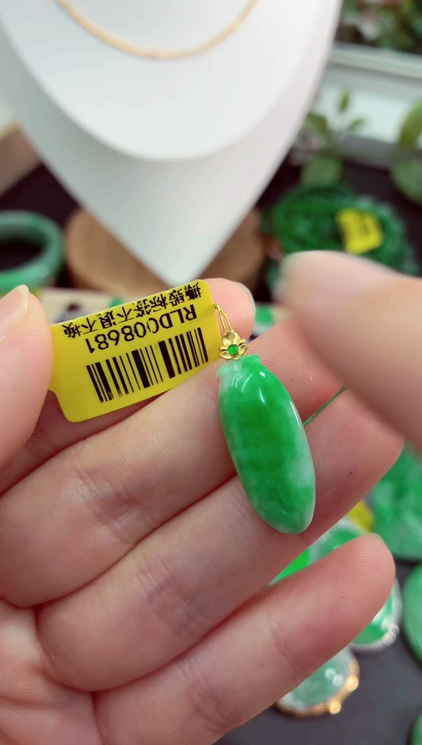 吊坠(不含链)18K金镶嵌翡翠挂件