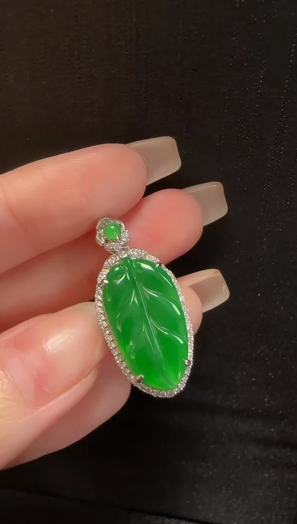 【闪购商品】翡翠颈饰18K金镶嵌001叶子一个