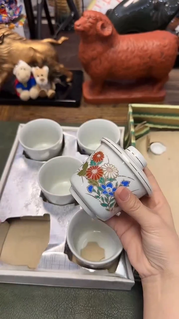 116···带款盖杯5套