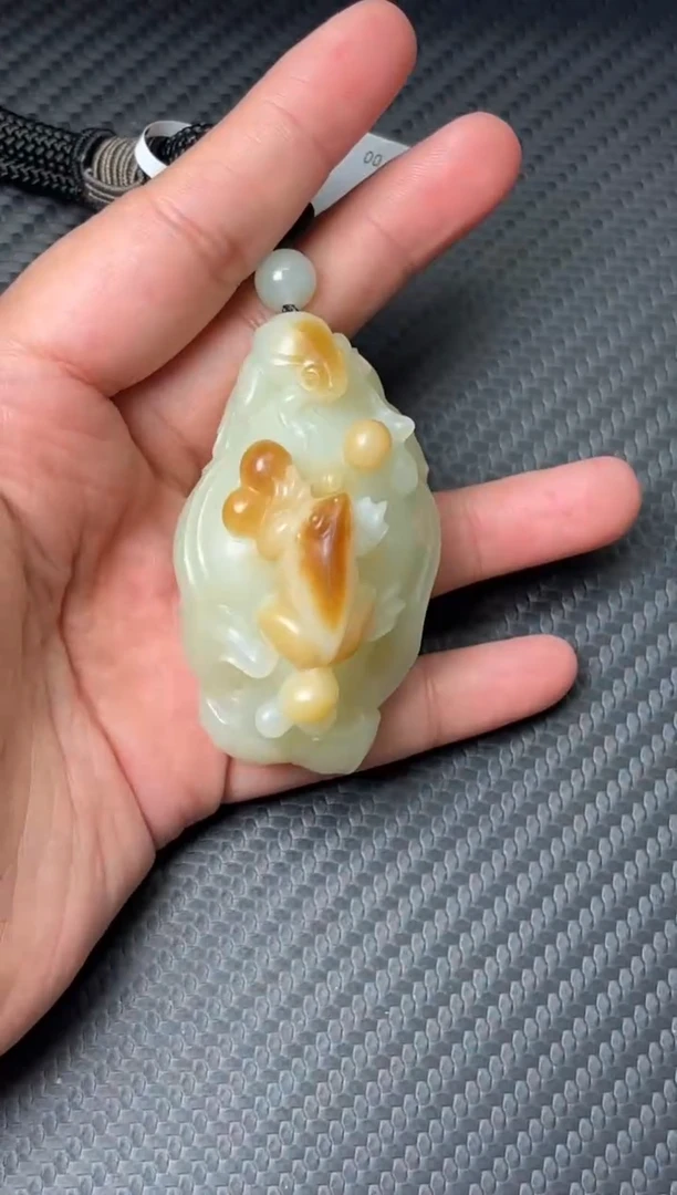 未镶嵌和田玉把件若羌微色差把件