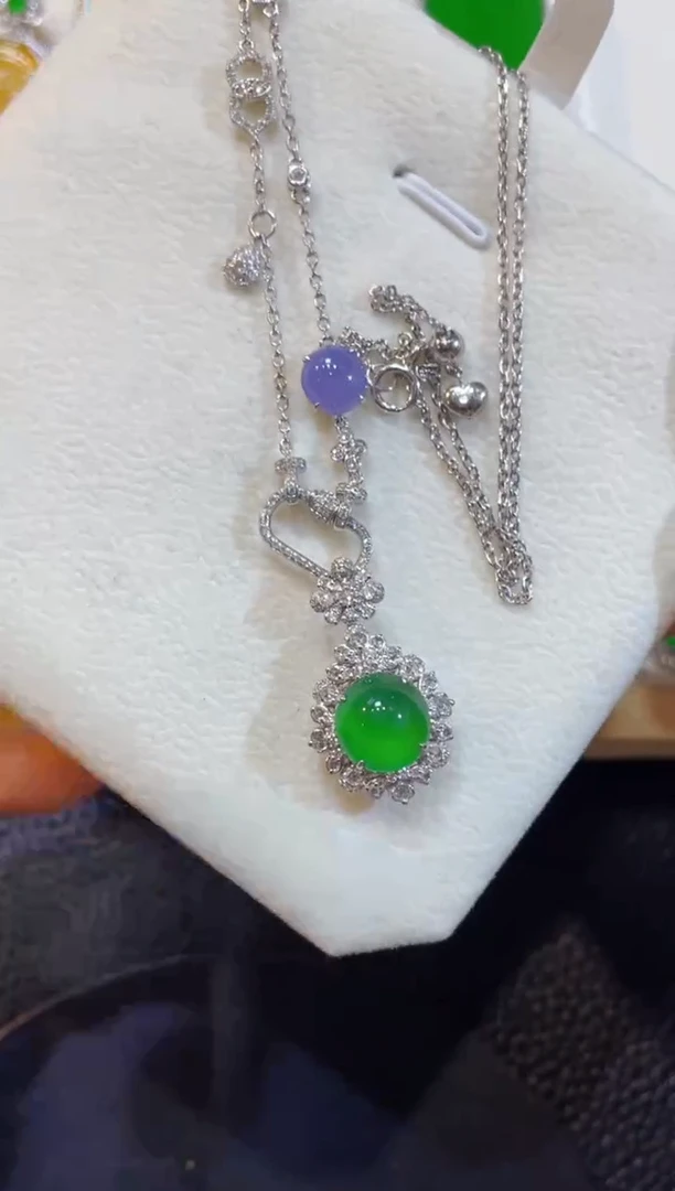 颈饰18K金镶嵌翡翠团购46