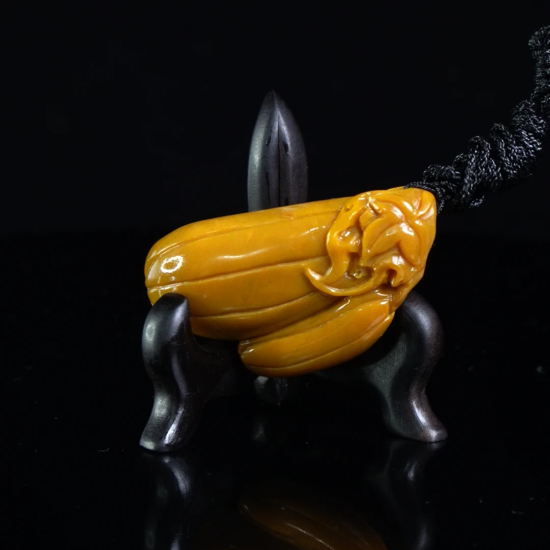 Lot.33.北部田黄瓜果挂件41克5.3x3.1x2.1cm