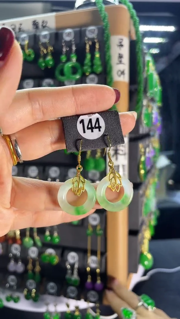 【闪购商品】翡翠耳饰银S925镶嵌144...