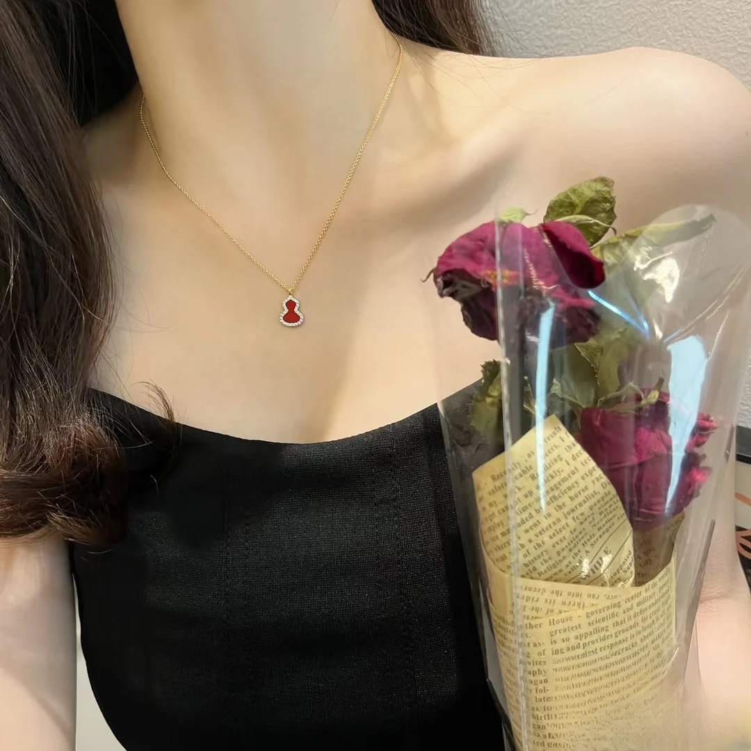 1745 项链750黄金18k玫瑰金镶钻锁骨链