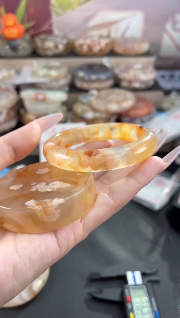 未镶嵌手镯石英质玉58