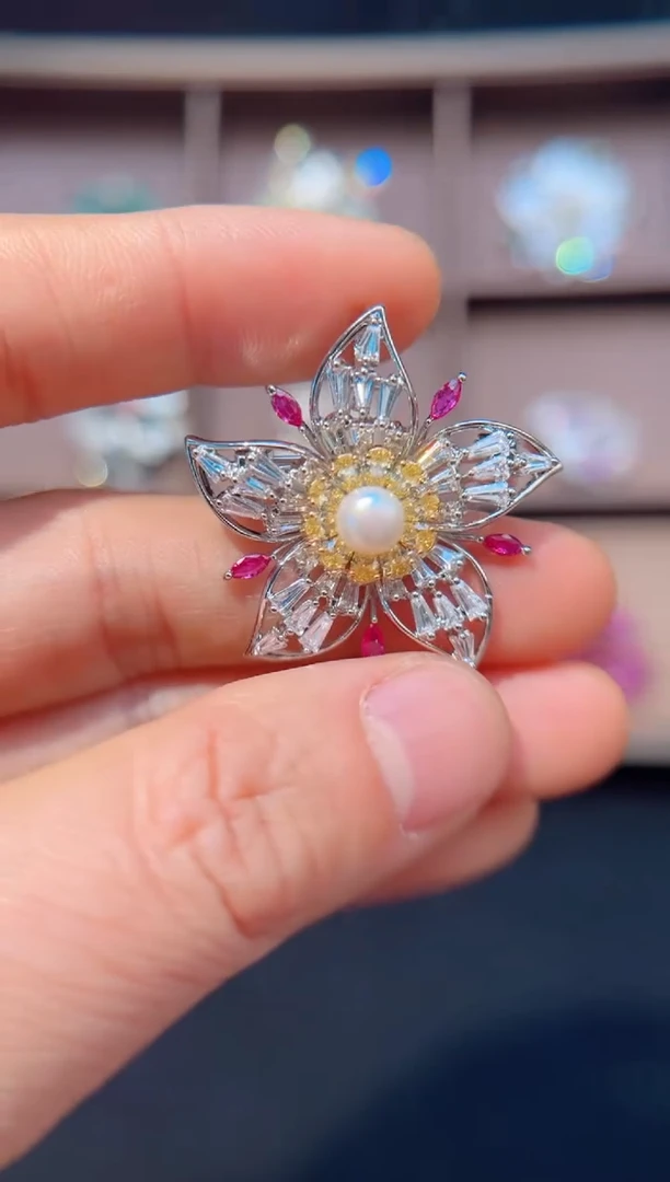 锆石铜合金五角花朵胸针