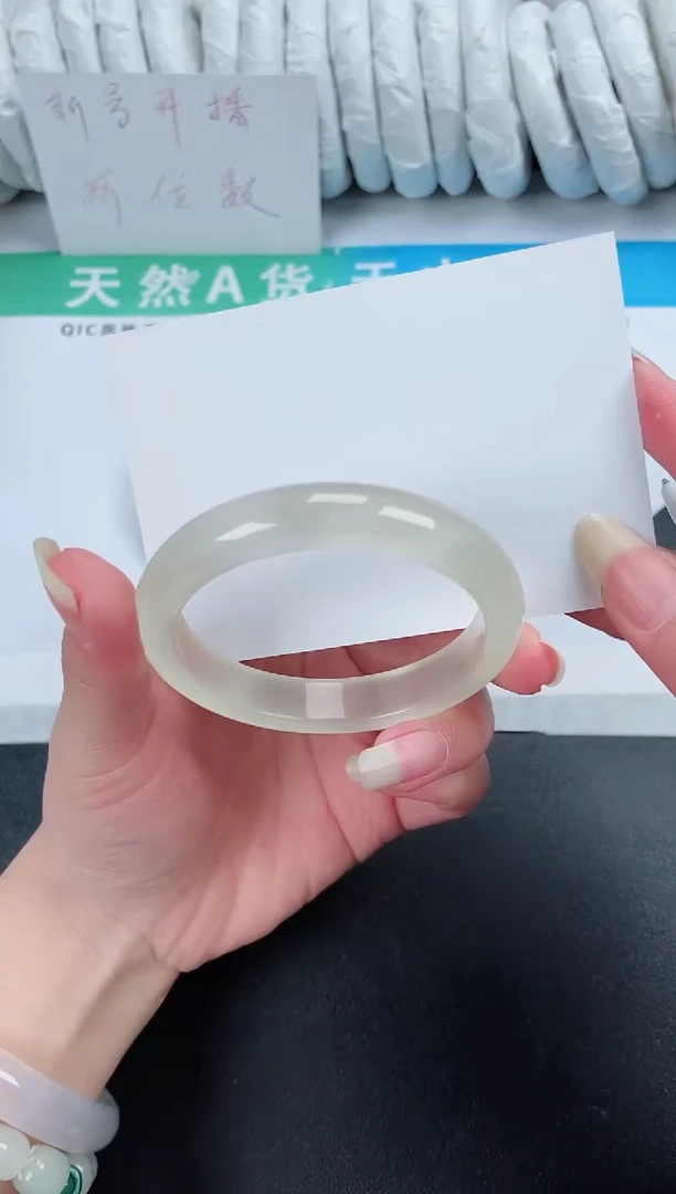 【闪购商品】石英质玉手镯未镶嵌132-54.5