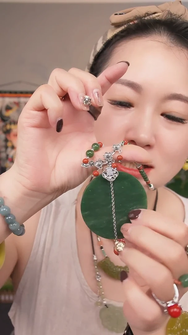 颈饰未镶嵌和田玉（碧玉）恭**財吊坠多样性发一件