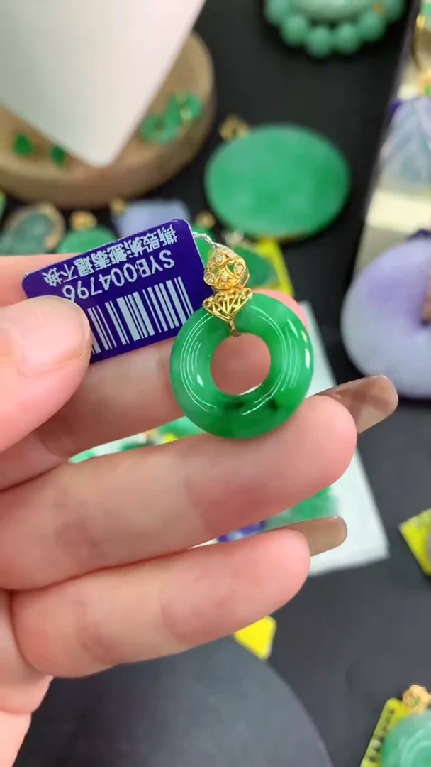 颈饰18K金镶嵌翡翠挂件