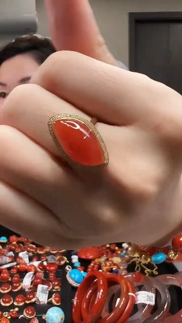 18K金镶嵌戒指南红玛瑙/原矿