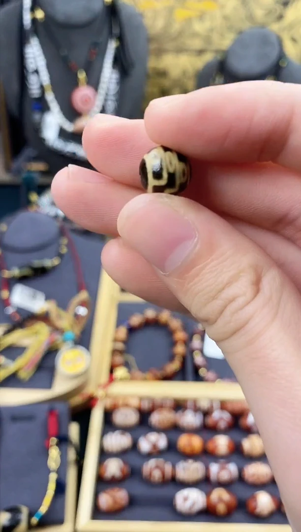 【闪购商品】玛瑙/玉髓颈饰未镶嵌高品牙黄九眼单珠