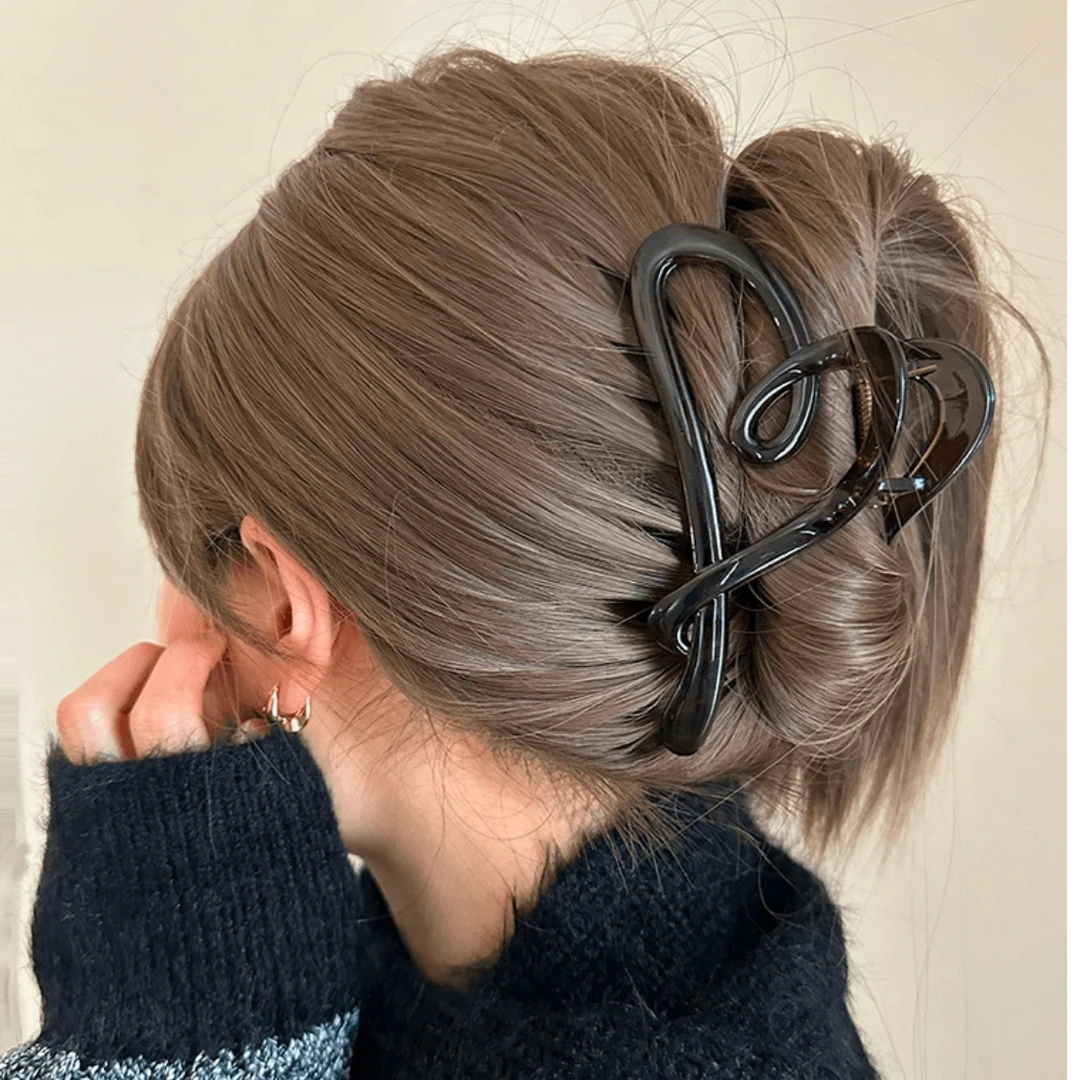 气质爱心抓夹高级威亮面后脑勺日常百搭盘发鲨鱼央发央头饰ins
