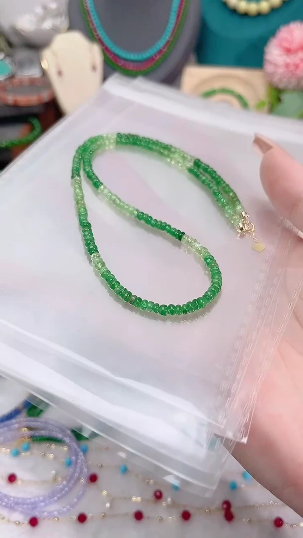 18K金镶嵌颈饰石榴石（沙弗莱）多样性选其一899