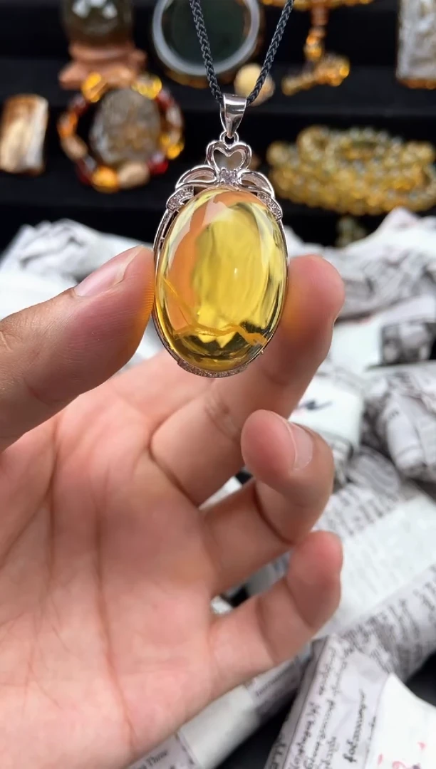 未镶嵌颈饰琥珀蓝珀随形吊坠