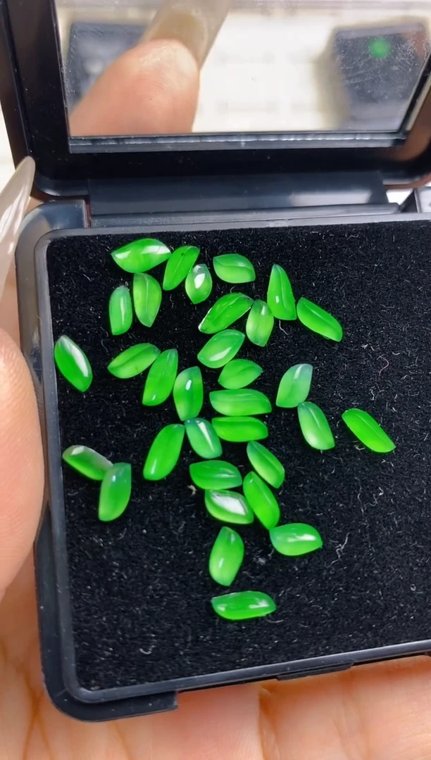 定制翡翠未镶嵌天然翡翠蛋面40