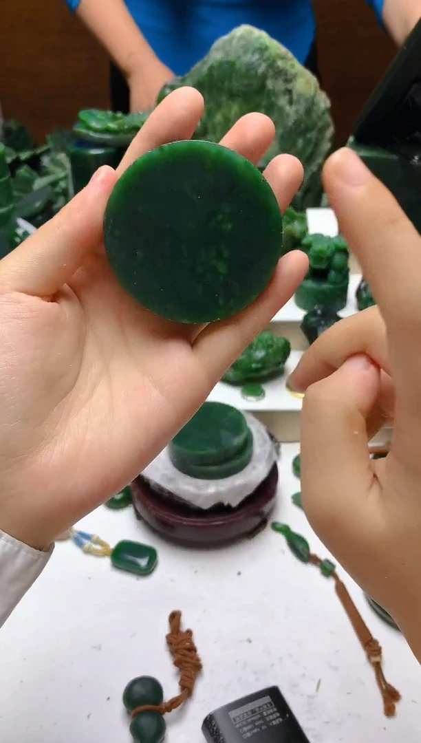 未镶嵌和田玉（碧玉）珠宝半成品随机发货一个