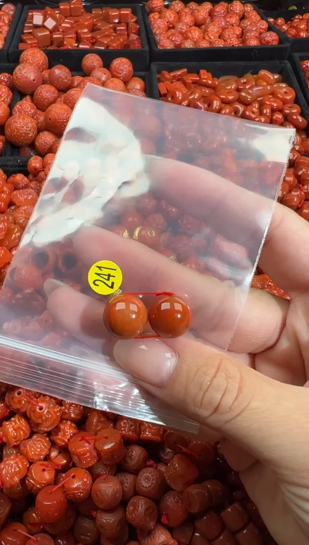 南红玛瑙未镶嵌颈饰1