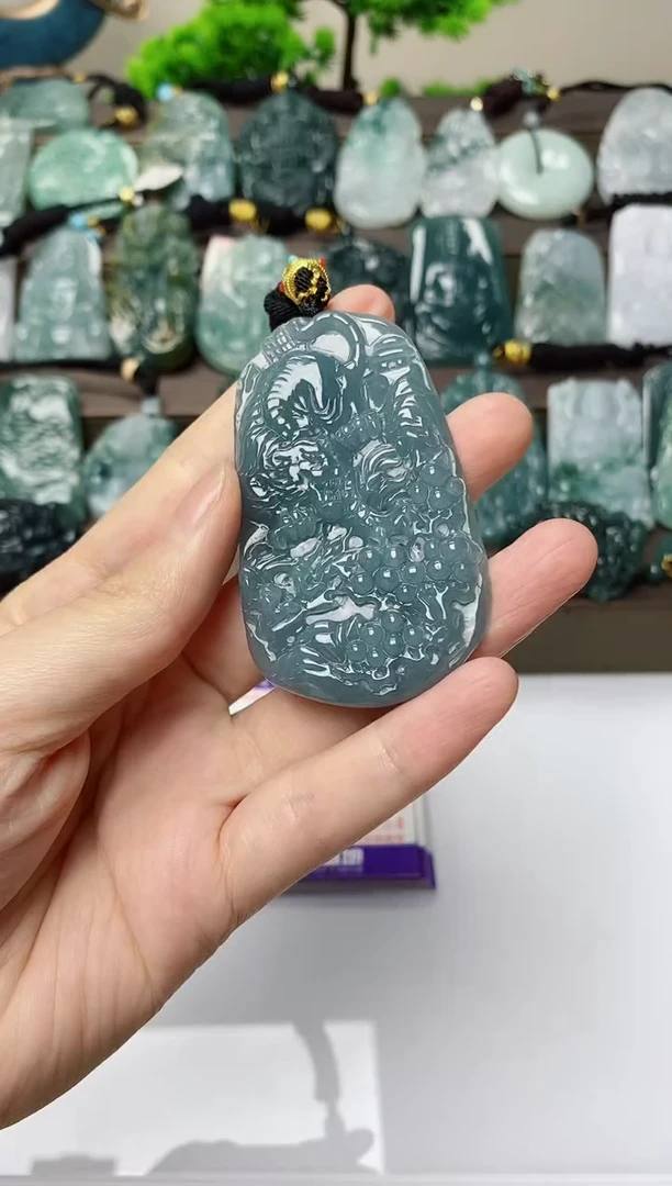 翡翠未镶嵌颈饰