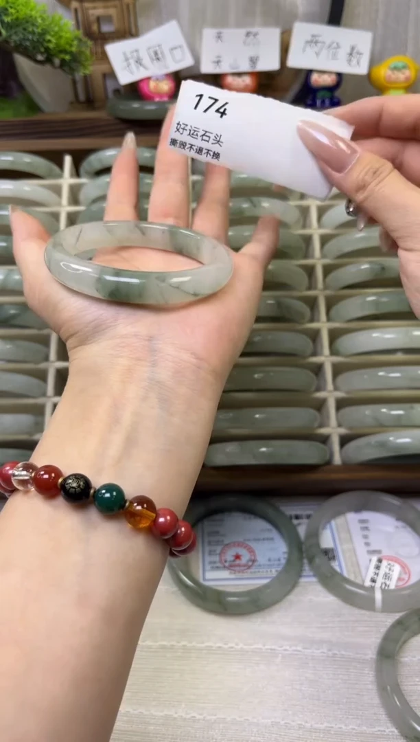 未镶嵌手镯石英质玉微瑕174