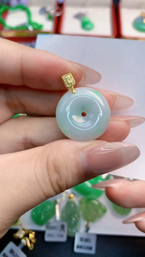 翡翠未镶嵌吊坠(不含链)1