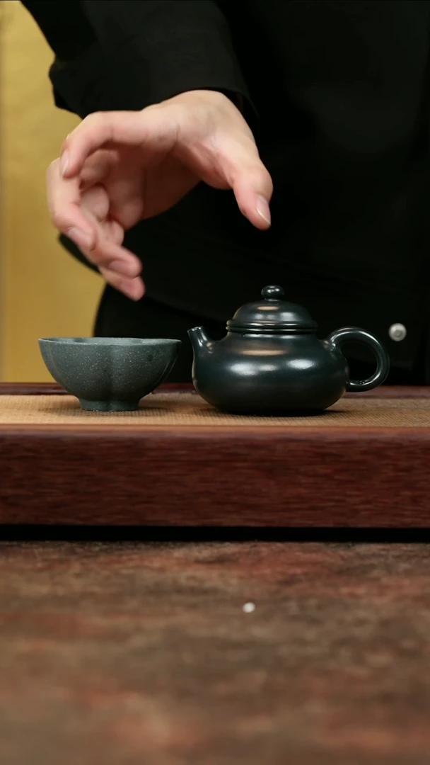【闪购商品】紫砂茶壶九龄君子兰容天
