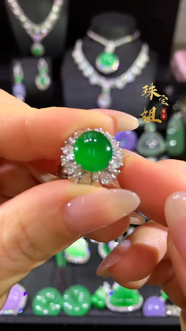 18K金镶嵌戒指翡翠戒指