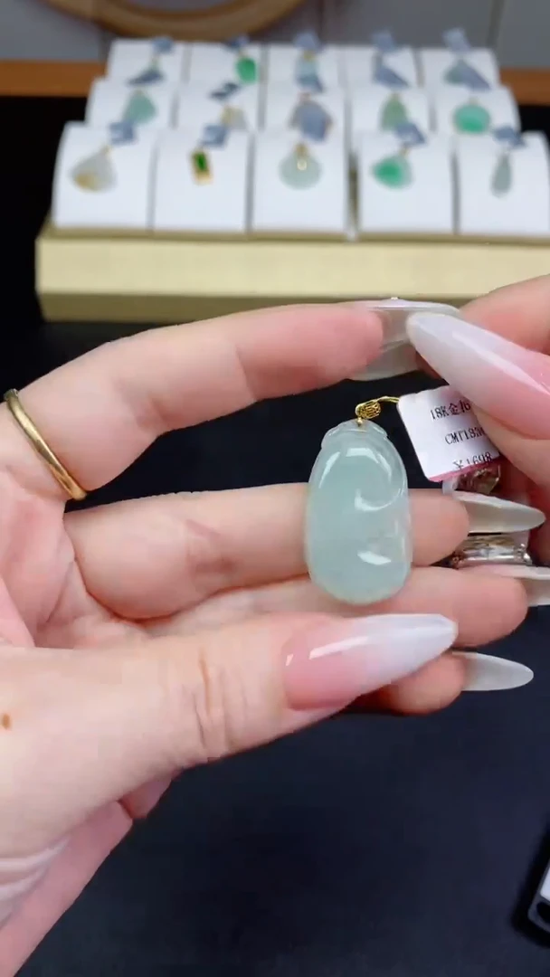 【闪购商品】翡翠挂件18K金镶嵌如意多人@@CMT1336-1