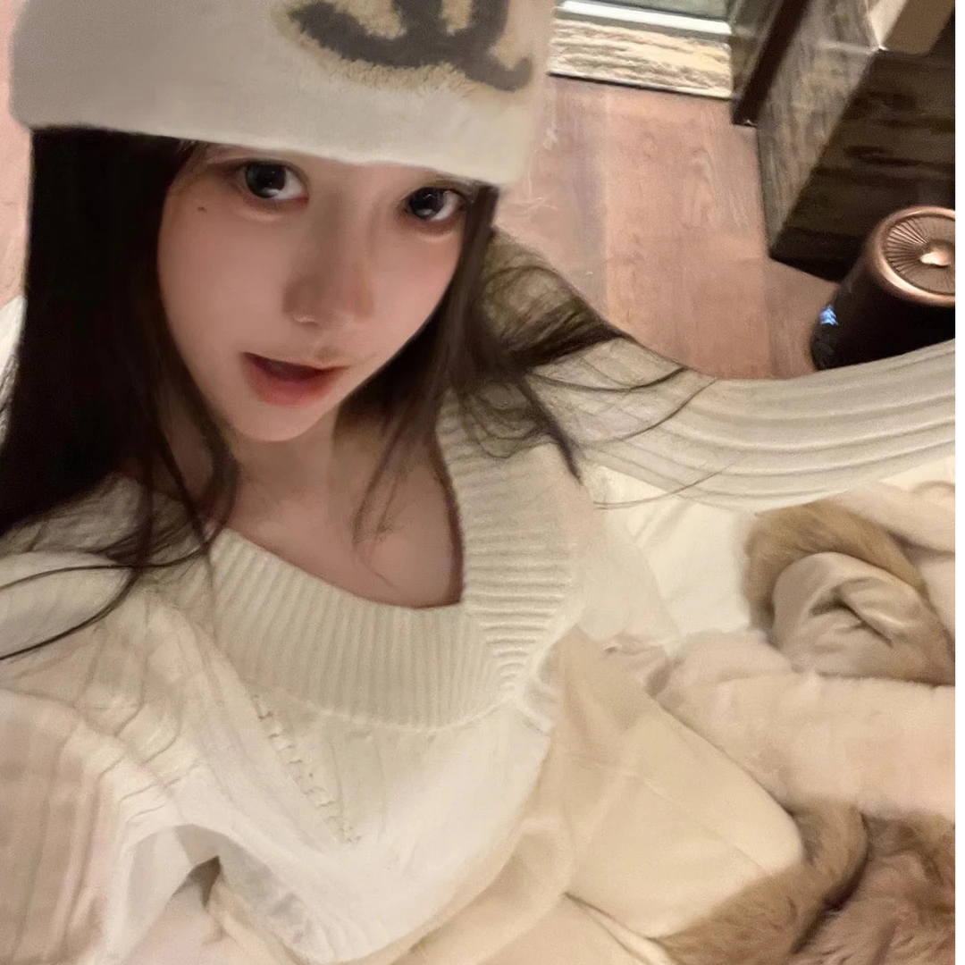 Riseaauu【现现】杏色麻花V领毛针织衫  Q41147186