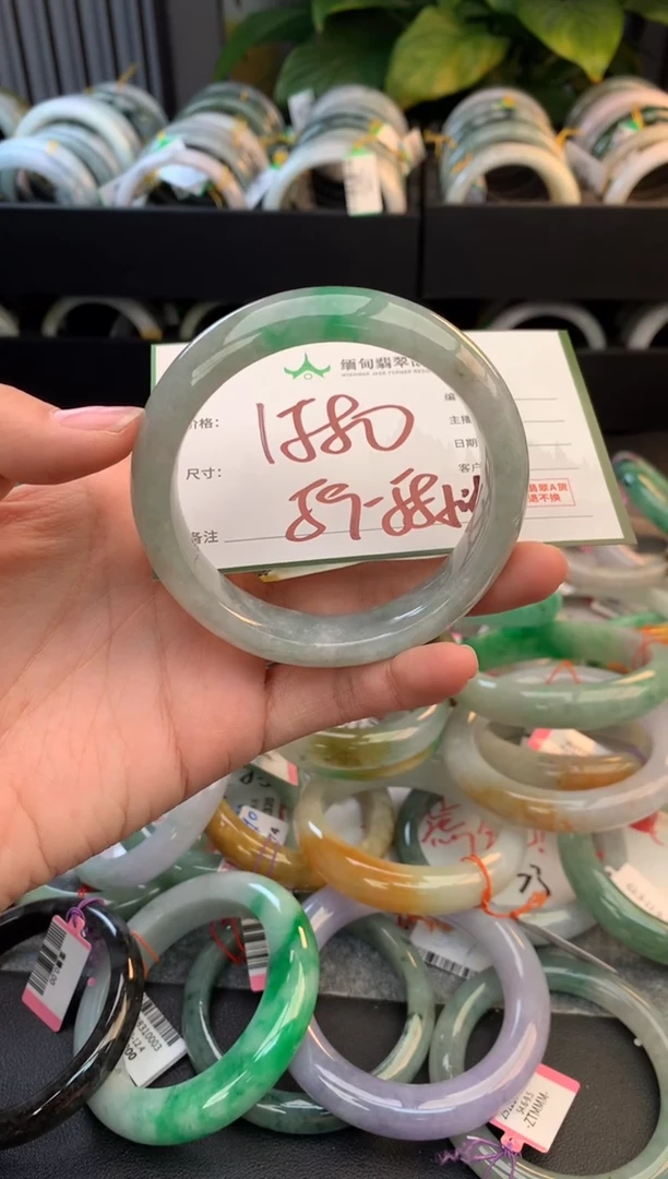 未镶嵌定制翡翠毛货需精细抛光+多人