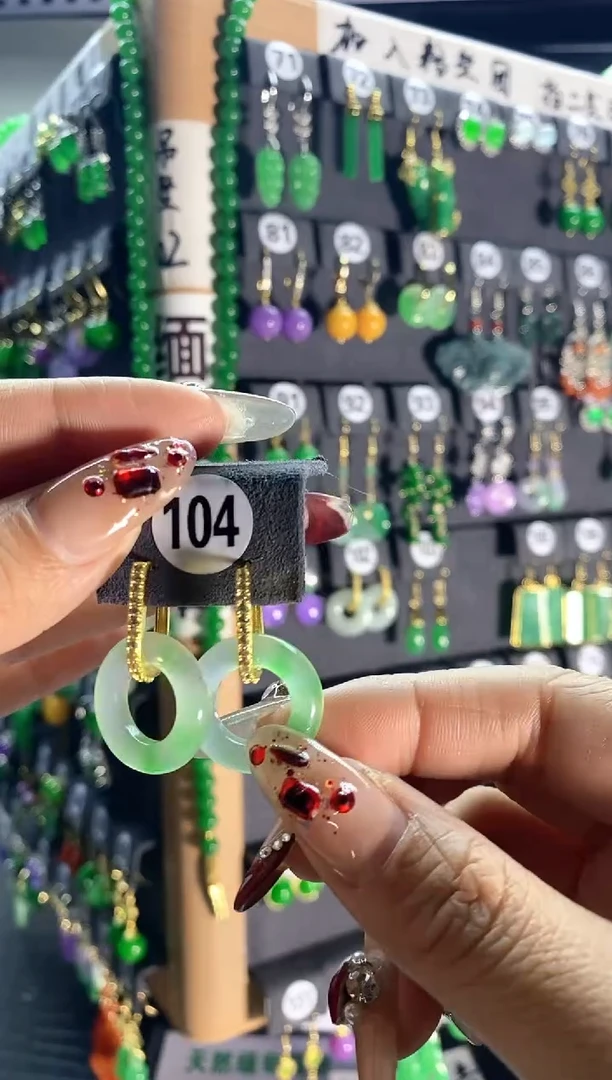 【闪购商品】翡翠耳饰银S925镶嵌104....