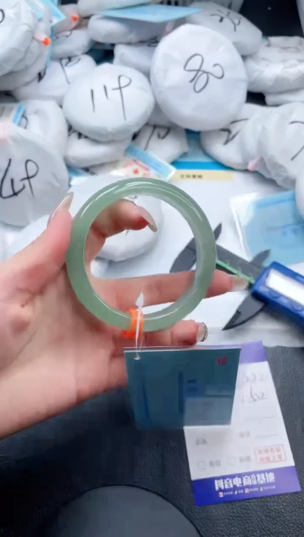 【闪购商品】石英质玉手镯未镶嵌5-V222-60