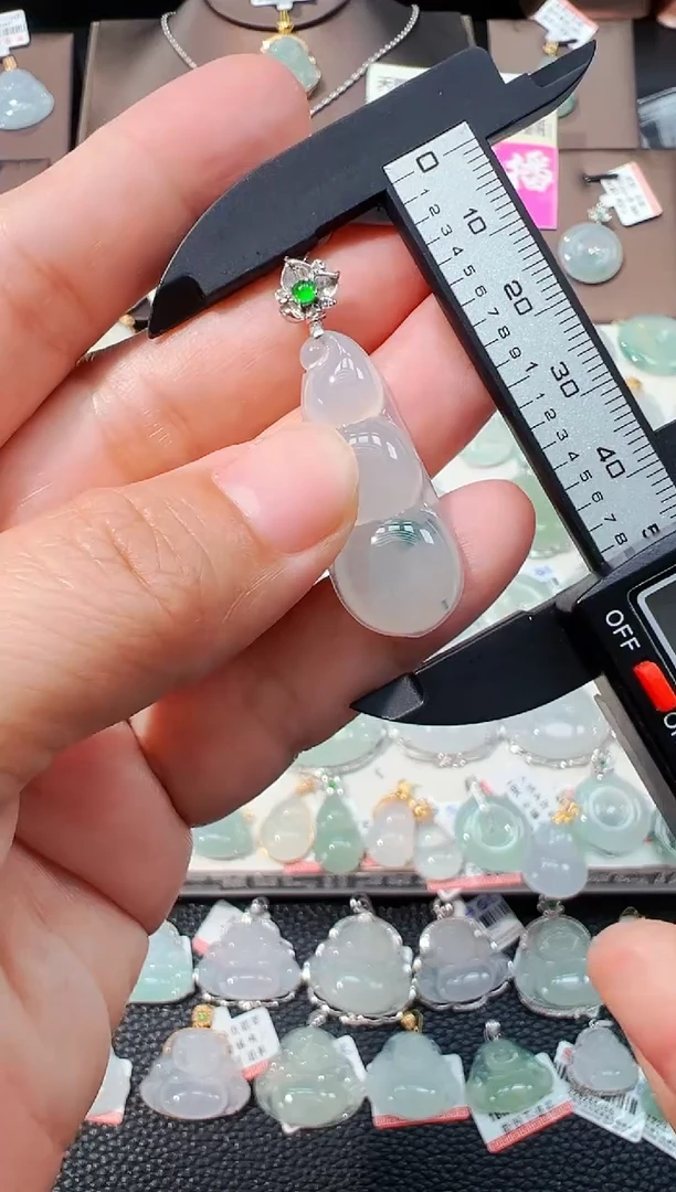 翡翠18K金镶嵌吊坠(不含链)福豆
