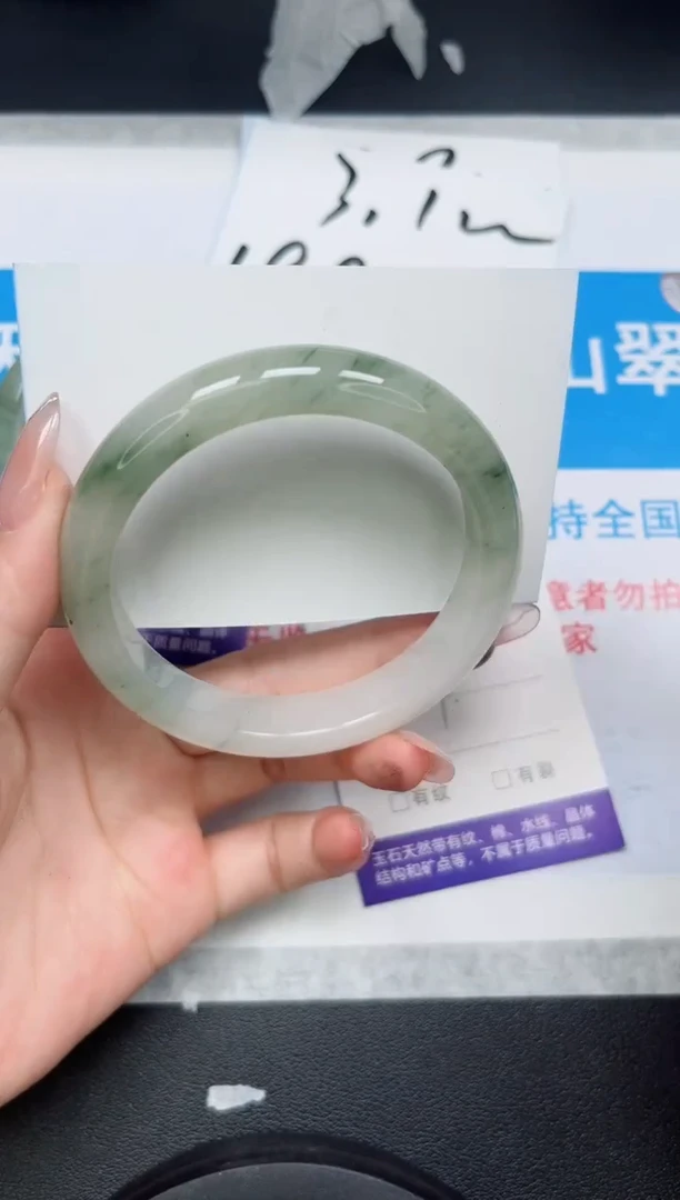 【闪购商品】石英质玉手镯未镶嵌181
