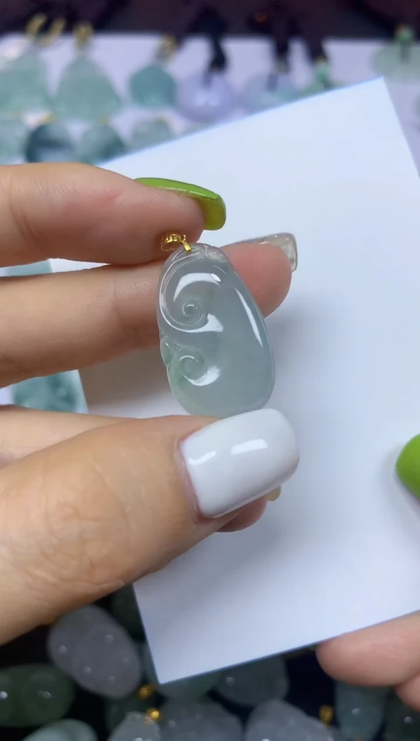 翡翠18K金镶嵌颈饰挂件