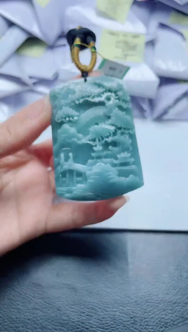 翡翠未镶嵌颈饰