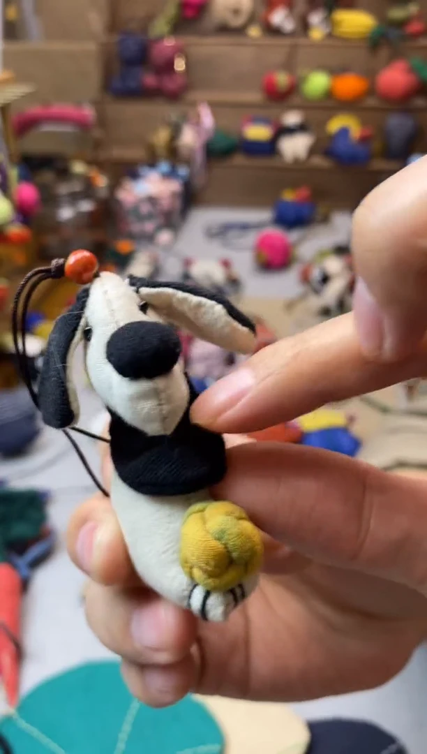 布布艺黑尾小狗（黄球）