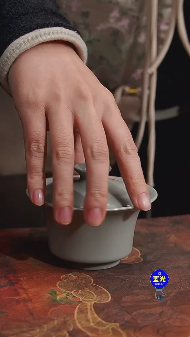 摆件微瑕清凉寺原矿釉月白釉马蹄盖碗0185