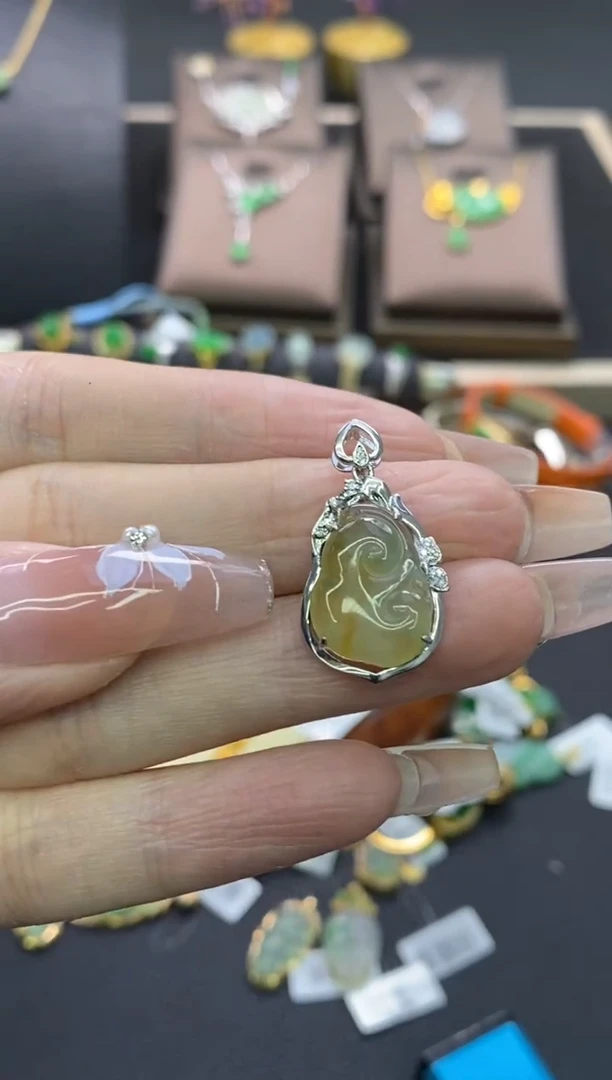 【闪购商品】翡翠颈饰18K金镶嵌净货15949