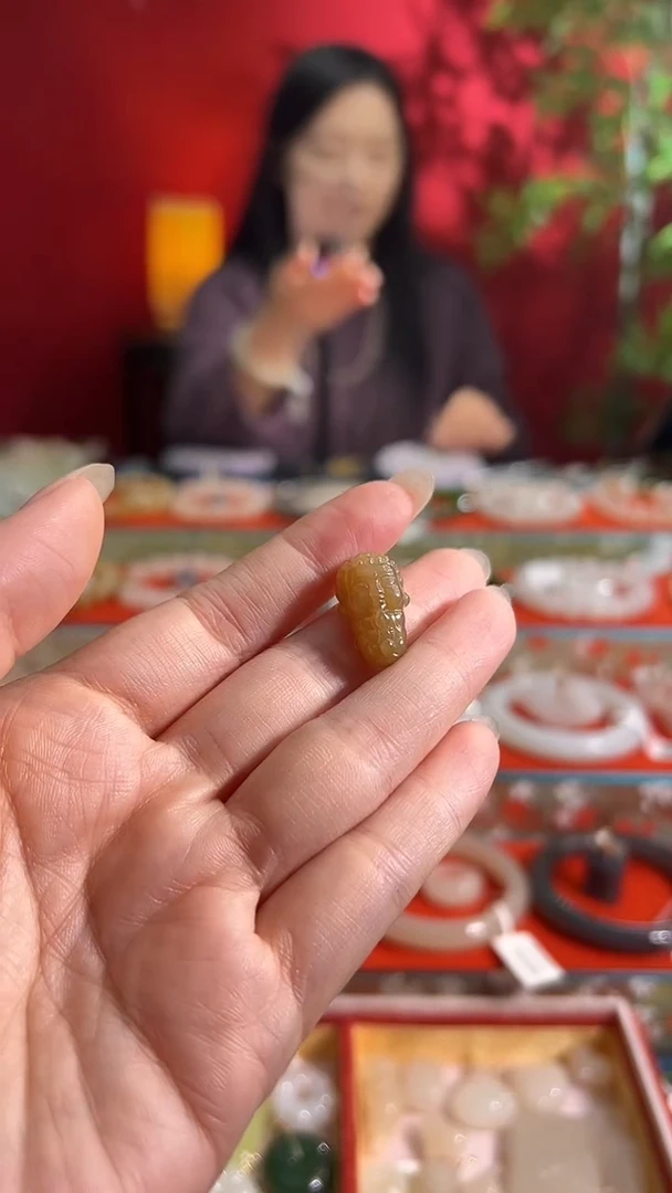 颈饰未镶嵌和田玉新疆且末糖三通佛