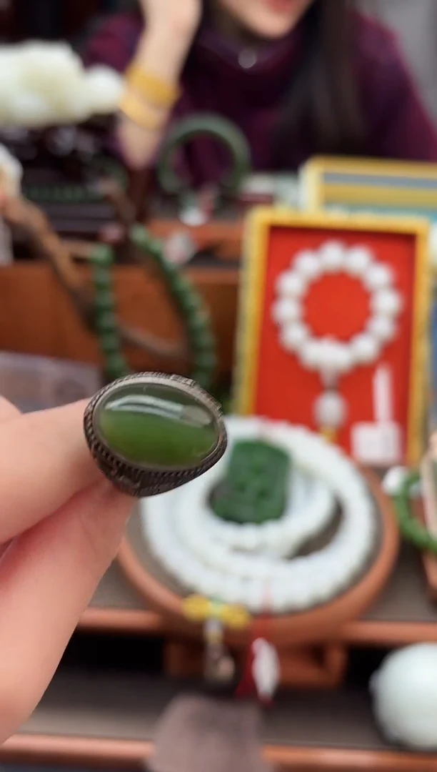 未镶嵌戒指和田玉董小姐推荐 多样性发货 拍一发一