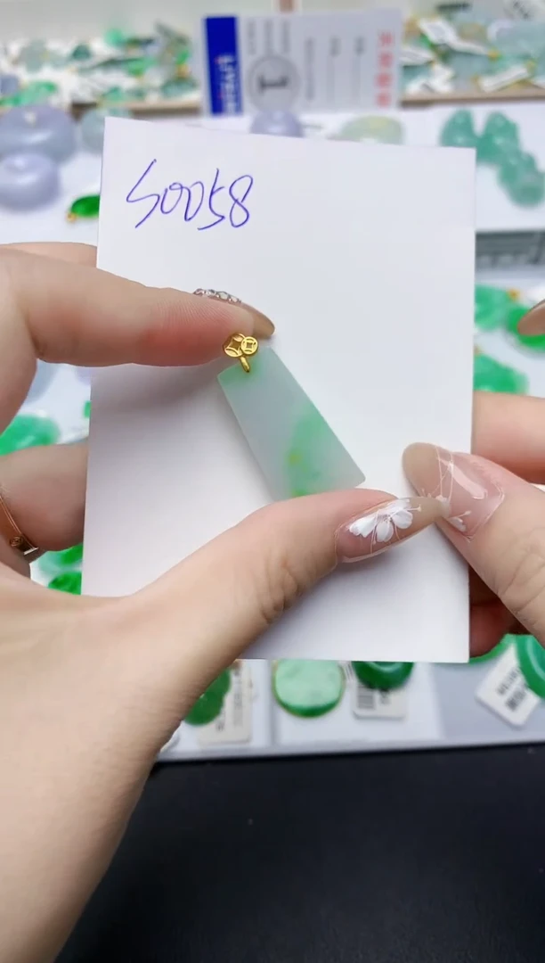 翡翠未镶嵌颈饰0000000000