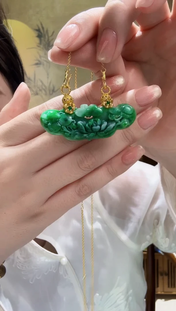 颈饰未镶嵌翡翠吊坠