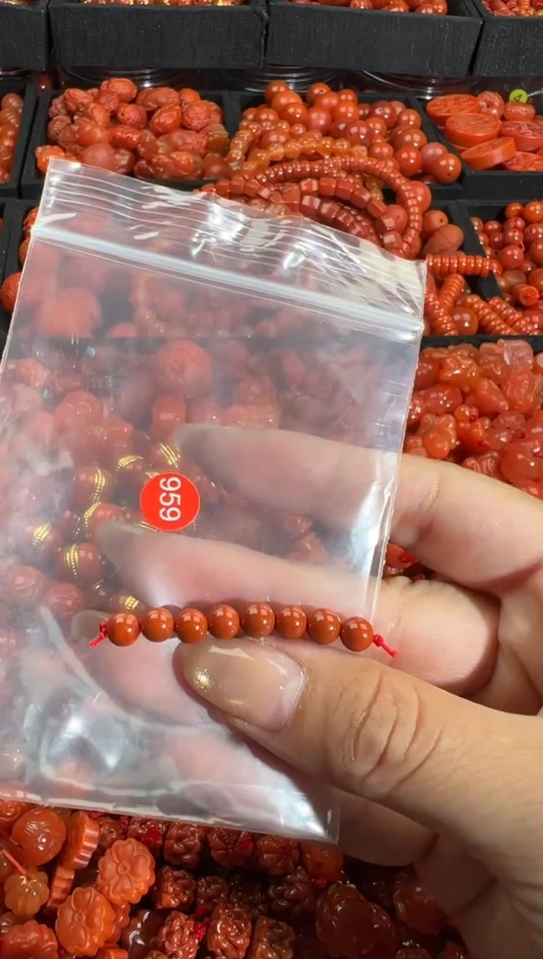 南红玛瑙未镶嵌颈饰1