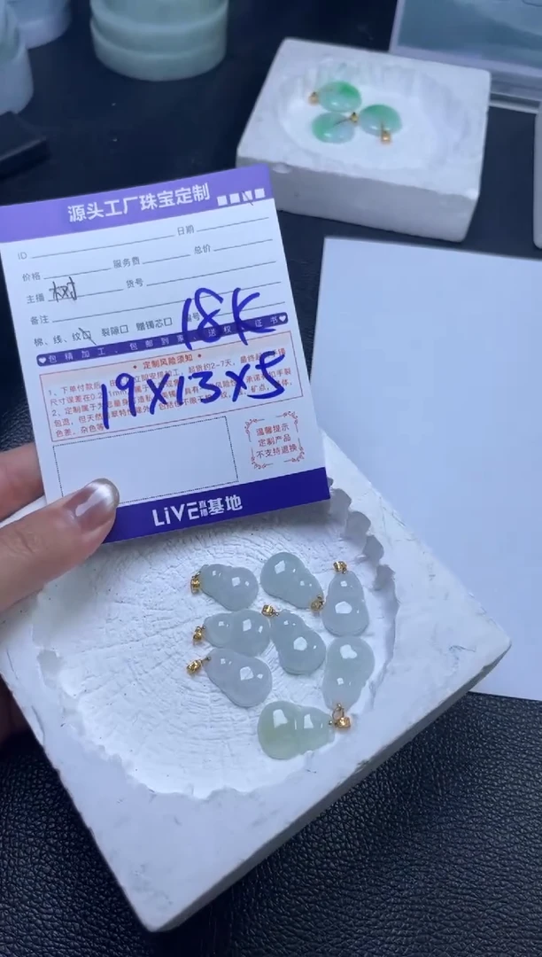 翡翠挂件18K金镶嵌葫芦多样性发一件