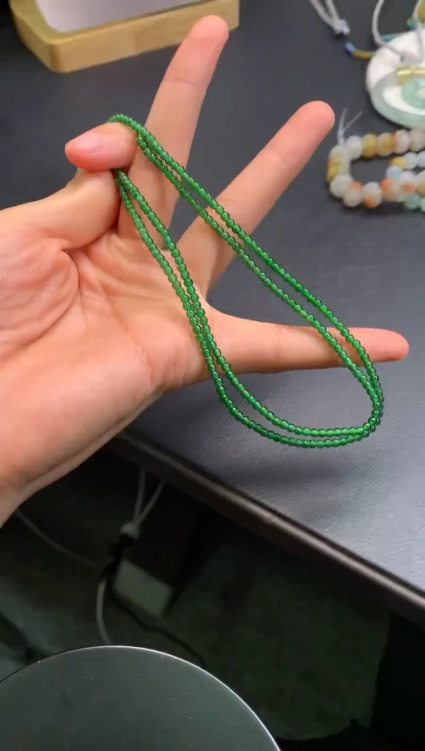 翡翠未镶嵌颈饰无鉴赏期